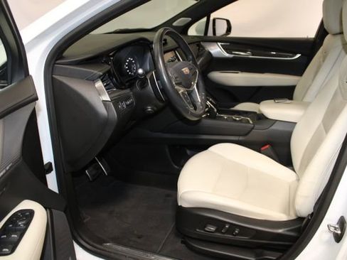 Certified 2024 Cadillac XT5 Sportv w/ Technology Package AWD/4WD image 7