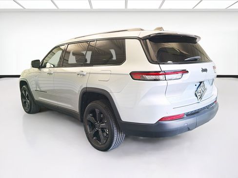 Used 2024 Jeep Grand Cherokee L Altitude RWD image 6