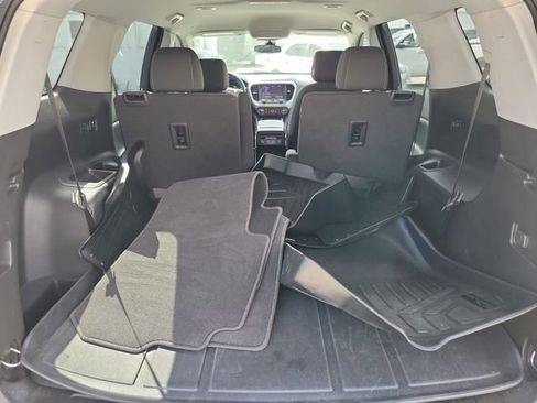 Used 2023 GMC Acadia SLE w/ Elevation Edition image 7