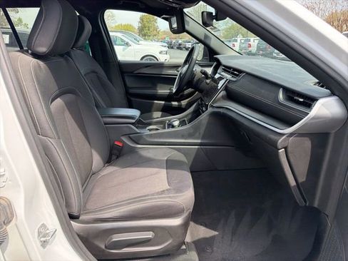 Used 2024 Jeep Grand Cherokee Laredo w/ Luxury Tech Group I image 11