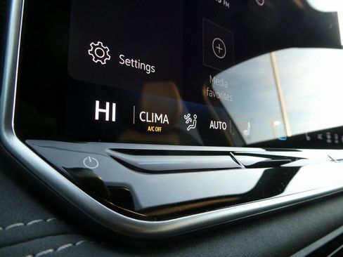 New 2026 Volkswagen Tiguan SE R-Line AWD/4WD image 9