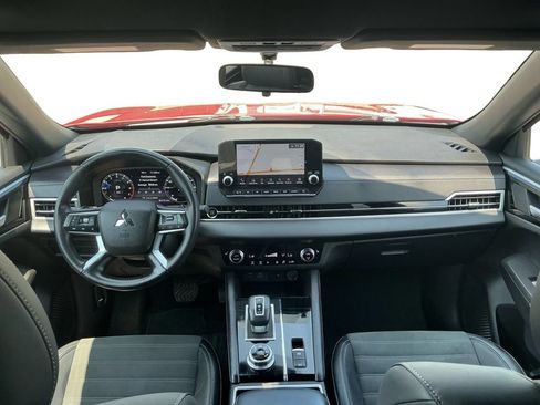 Used 2024 Mitsubishi Outlander SE Black Edition FWD image 17
