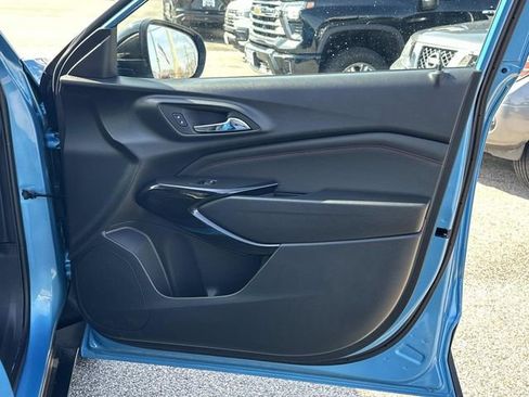 Used 2025 Chevrolet Trax RS image 19