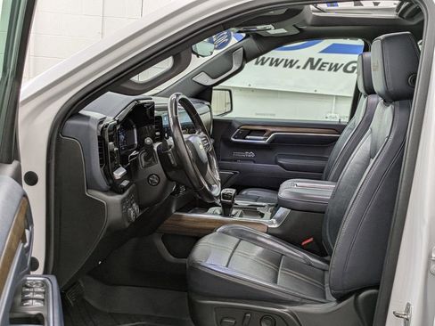 Used 2022 Chevrolet Silverado 1500 High Country w/ Technology Package AWD/4WD image 4