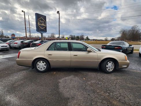 Used 2005 Cadillac De Ville Sedan w/ Equipment Group image 3