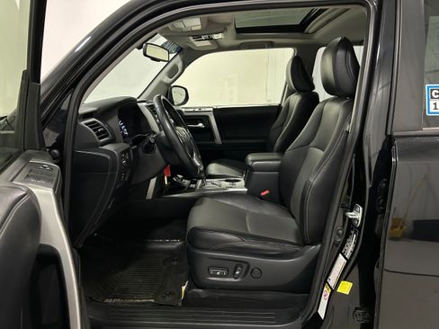 Used 2018 Toyota 4Runner SR5 Premium image 4