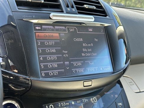 Used 2014 Toyota RAV4 EV image 16