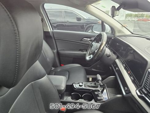 Used 2025 Kia Sportage EX FWD image 9