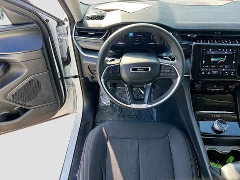 Used 2023 Jeep Grand Cherokee L Laredo RWD image 17