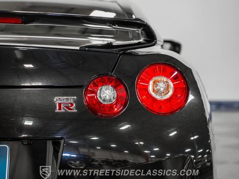 Used 2013 Nissan GT-R Premium image 27