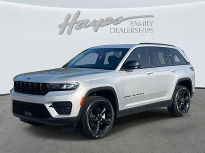 Used 2025 Jeep Grand Cherokee Altitude