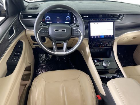 Used 2023 Jeep Grand Cherokee Limited image 22