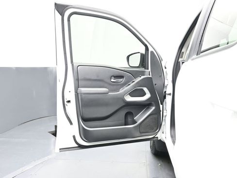 Used 2022 Nissan Frontier SV image 18