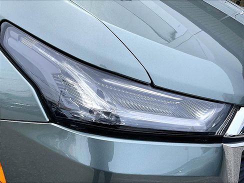 Used 2023 Chevrolet Traverse LT image 34