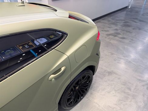 Used 2025 Lamborghini Urus SE AWD/4WD image 12