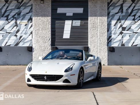 Used 2016 Ferrari California T image 5