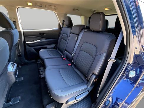 Used 2025 Nissan Pathfinder SV AWD/4WD image 17