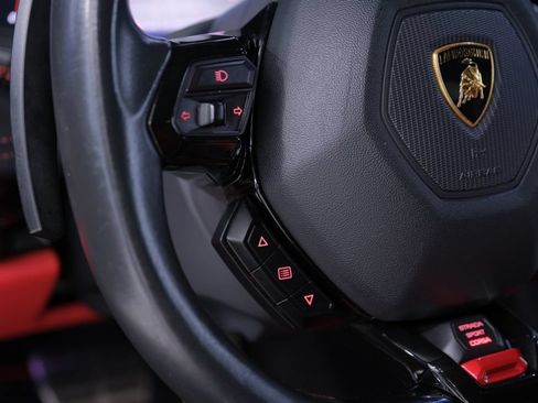 Used 2021 Lamborghini Huracan EVO RWD image 37