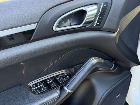 Used 2018 Porsche Cayenne Platinum Edition image 24