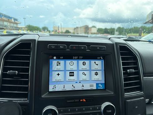 Used 2018 Ford Expedition Limited w/ Equipment Group 301A AWD/4WD image 22