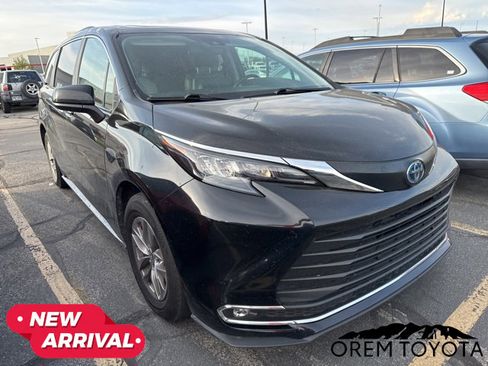 Used 2024 Toyota Sienna XLE FWD image 11