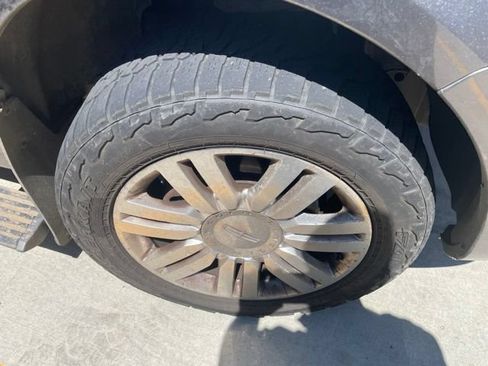 Used 2013 Lincoln Navigator L 4WD image 2