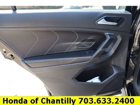 Used 2022 Volkswagen Tiguan SE image 23