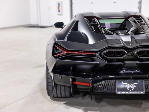 Used 2025 Lamborghini Revuelto image 14