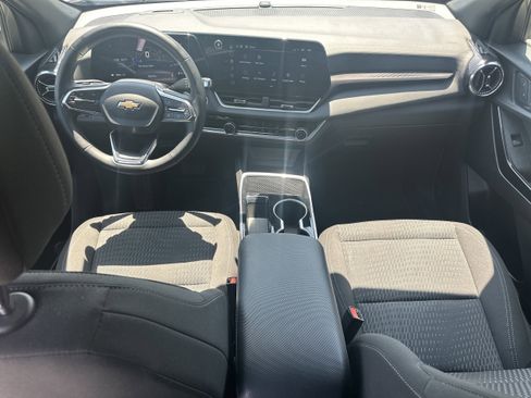 Used 2025 Chevrolet Equinox LT FWD image 22