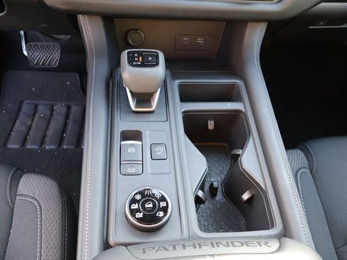 Used 2025 Nissan Pathfinder S image 52