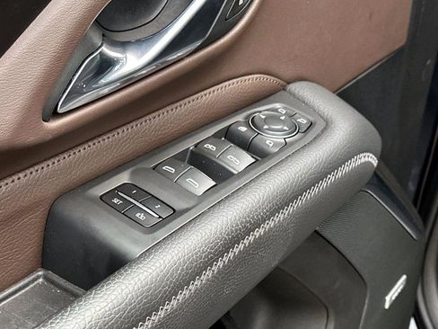 Used 2021 GMC Yukon Denali w/ Denali Premium Package image 19