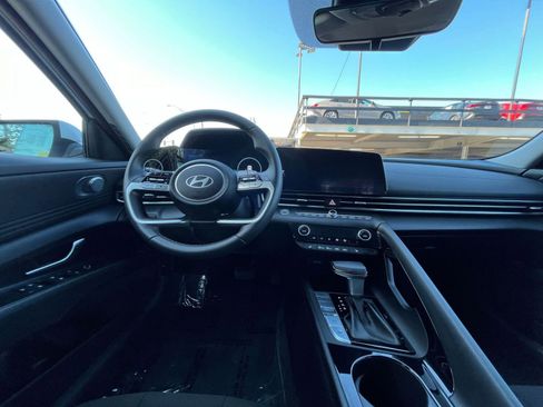Used 2025 Hyundai Elantra SEL image 33