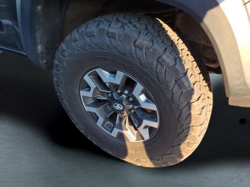 Used 2019 Toyota Tacoma TRD Off-Road AWD/4WD image 19
