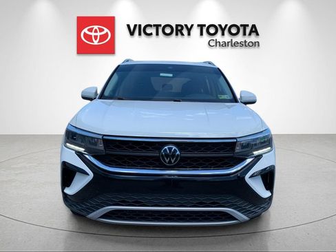 Used 2023 Volkswagen Taos SE AWD/4WD image 8