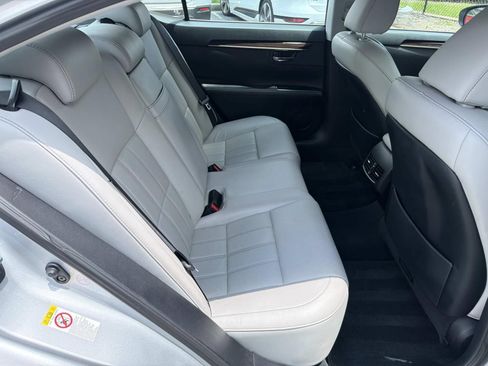 Used 2016 Lexus ES 350 w/ Luxury Package w/Wood Trim FWD image 15