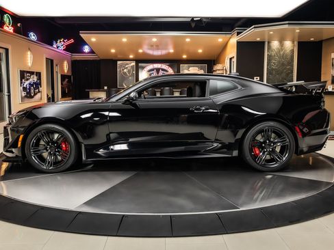 Used 2022 Chevrolet Camaro ZL1 image 18
