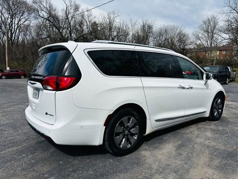 Used 2018 Chrysler Pacifica Limited w/ Advanced Safetytec Group FWD image 2