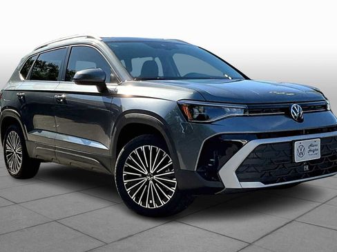 New 2025 Volkswagen Taos SE FWD image 2