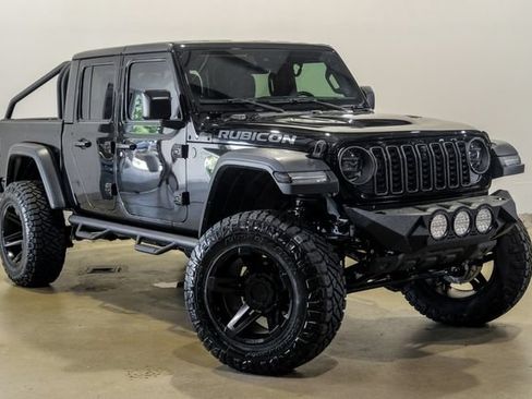 Used 2024 Jeep Gladiator Rubicon w/ Technology Group AWD/4WD image 4