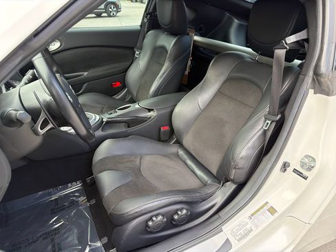 Used 2019 Nissan 370Z Touring Sport RWD image 30
