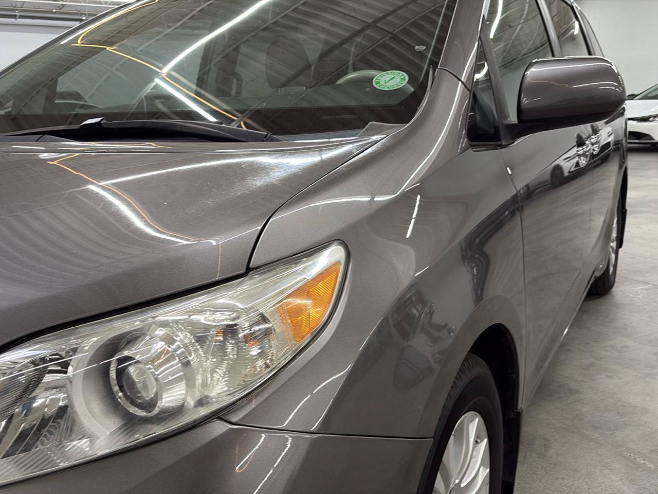 Used 2011 Toyota Sienna XLE w/ Premium Pkg FWD image 2
