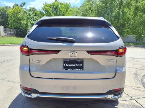 Used 2024 MAZDA CX-90 Plug-In Hybrid w/ Premium Pkg AWD/4WD image 4
