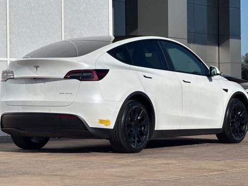 Used 2021 Tesla Model Y Long Range image 4