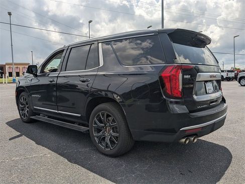 Used 2024 GMC Yukon Denali w/ Denali Reserve Package image 6