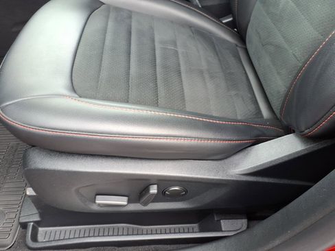 Used 2021 Ford Edge ST-Line image 15