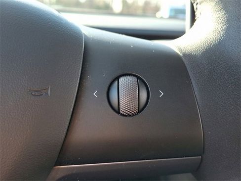 Used 2021 Tesla Model Y Long Range image 23