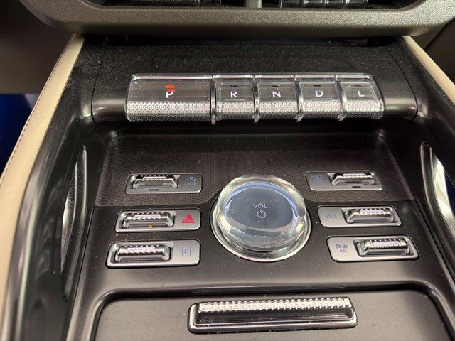 Used 2025 Lincoln Nautilus Premier AWD/4WD image 27