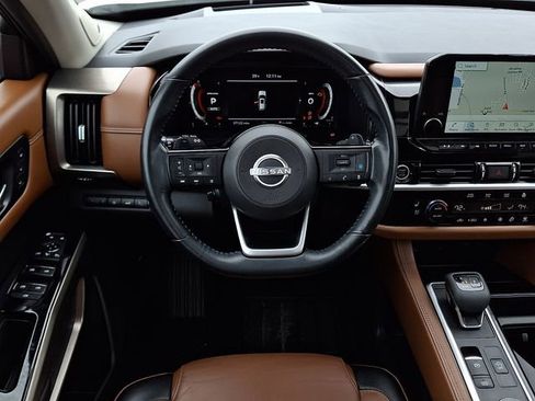 Used 2022 Nissan Pathfinder Platinum w/ Cargo Package image 10