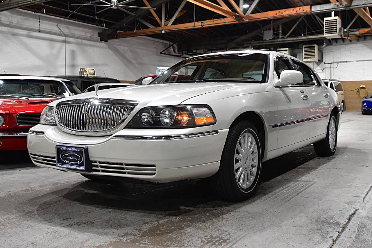 Used 2005 Lincoln Town Car Signature Limited RWD image 3