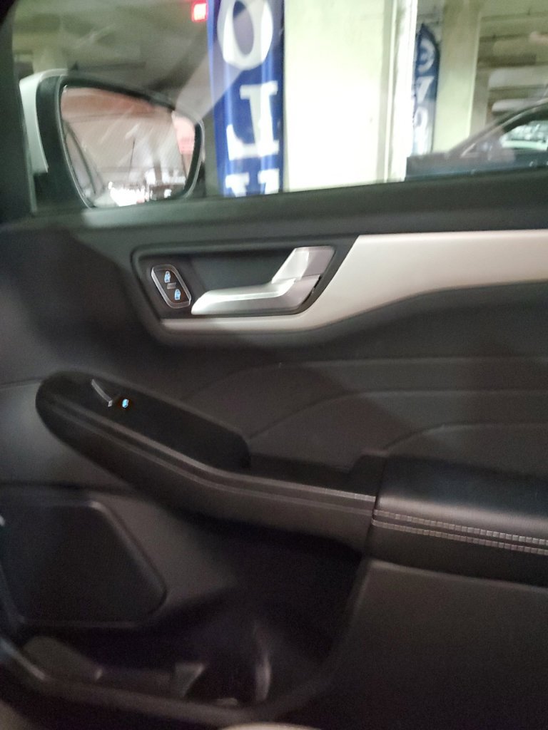 Used 2022 Ford Escape SEL FWD image 18